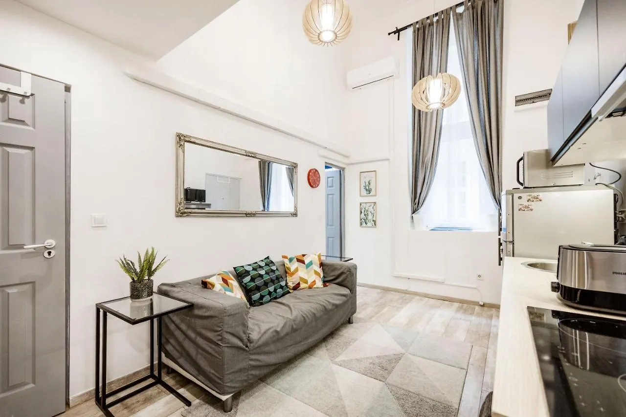 Lovely Apartment With Mezzanine Near The Danube Budapest