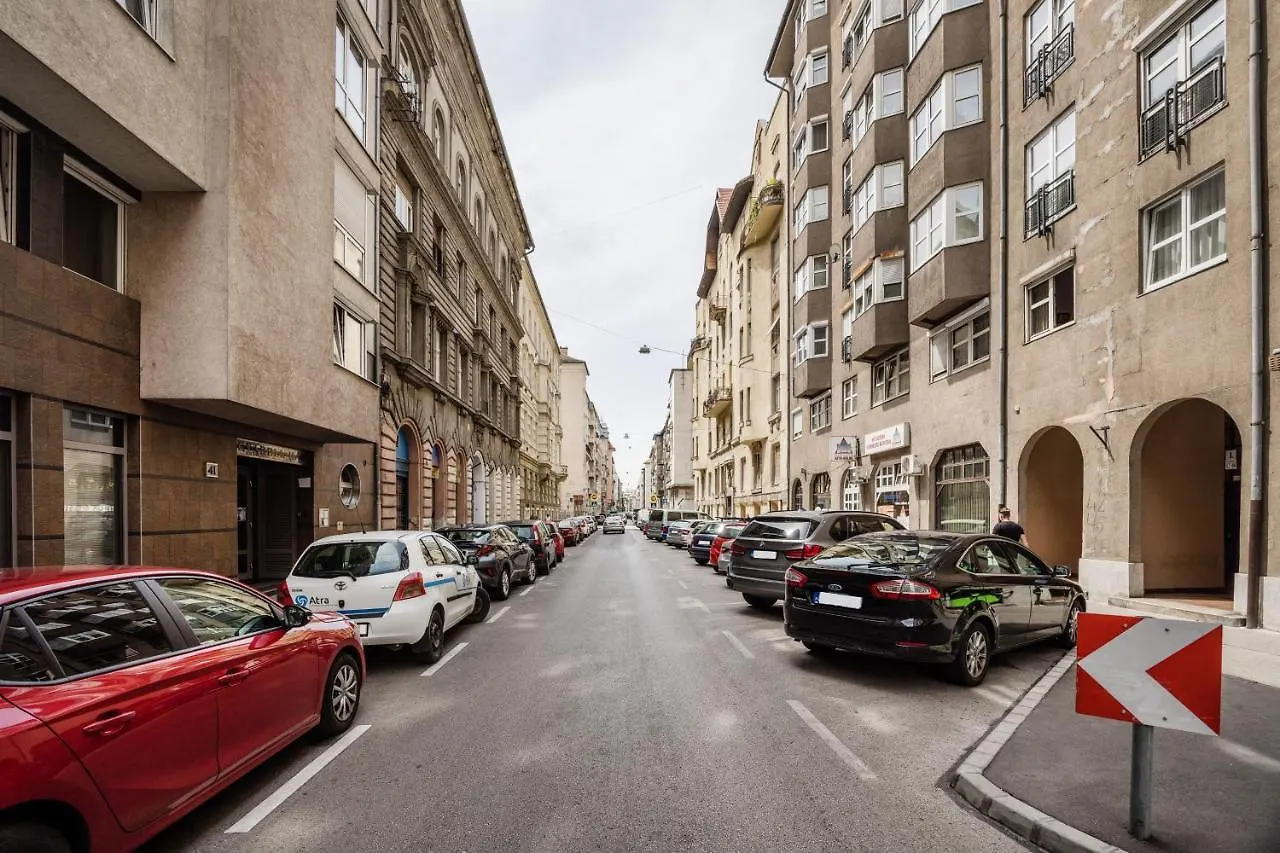 Lovely Apartment With Mezzanine Near The Danube Budapest Hungría